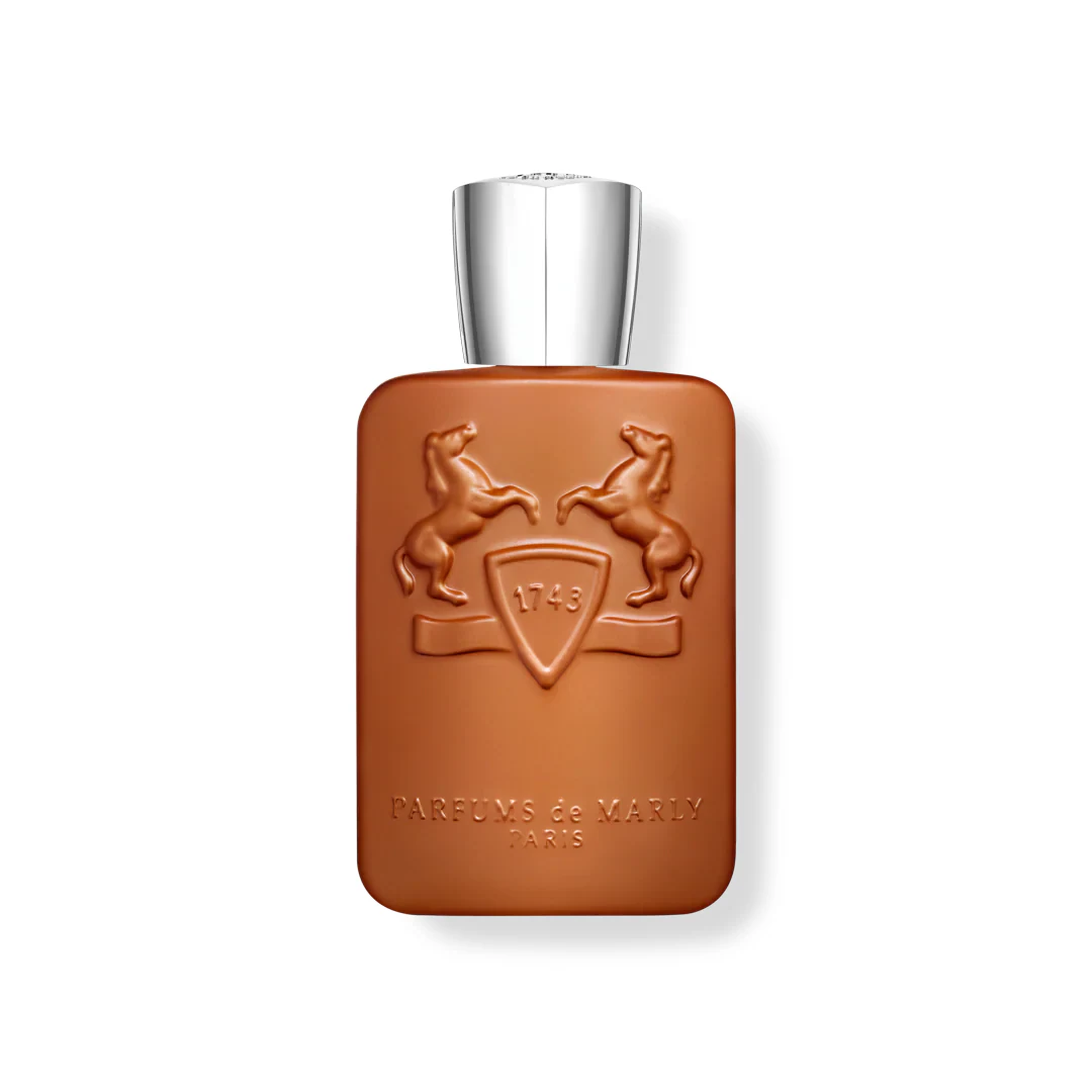 Althaïr da Parfums de Marly em fundo limpo