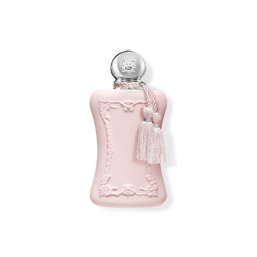 Delina da Parfums de Marly em fundo limpo